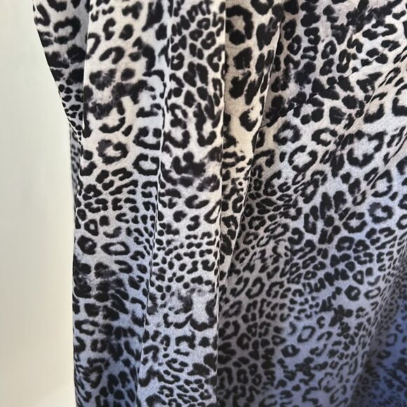 Vince Camuto Leopard Print Black gray purple Long Sleeve Blouse Size XS EUC - Picture 4 of 9